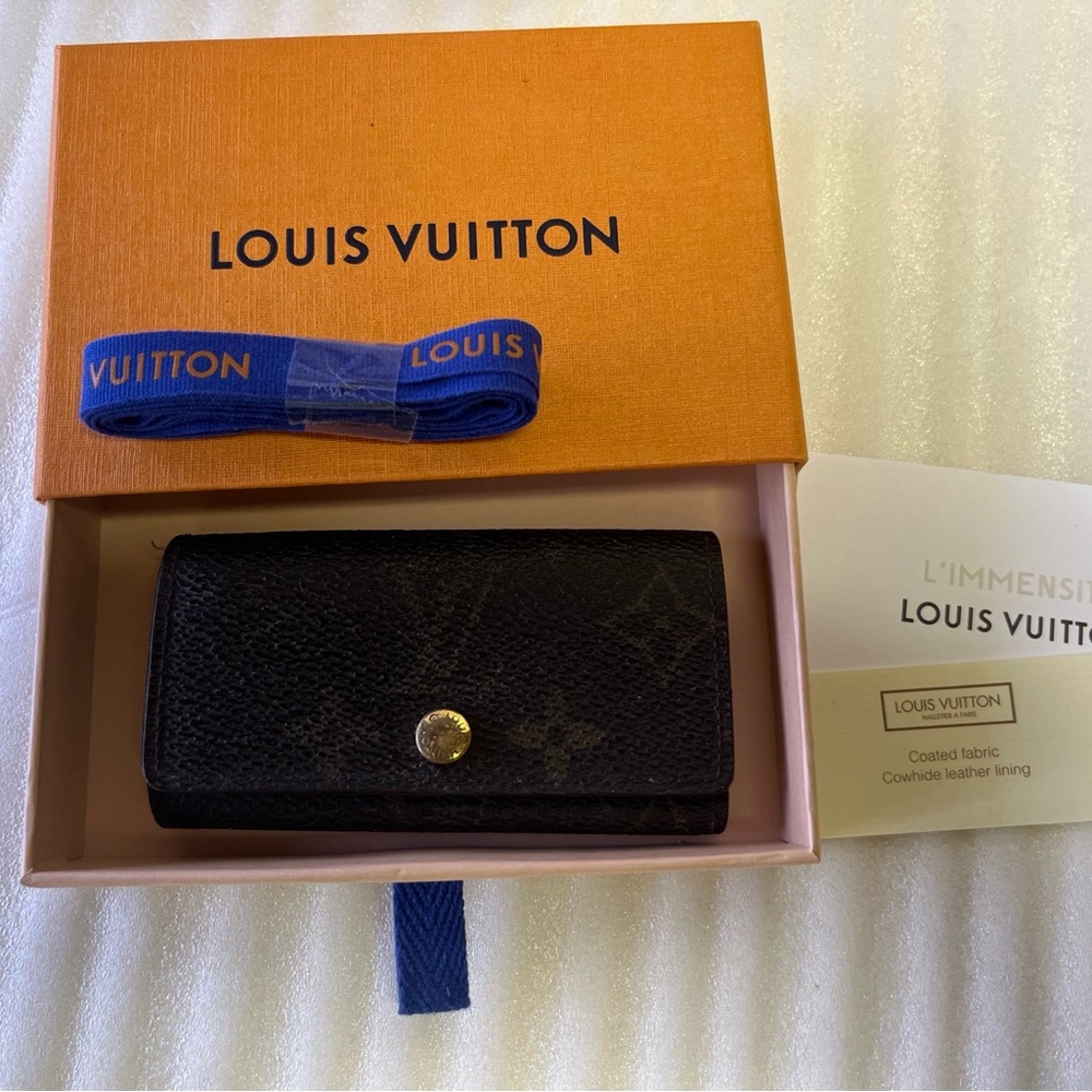 Louis Vuitton Monogram Key Holder LV Box Wallet monogram 4 key holder inclusion